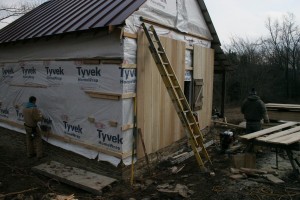 We add a layer of moisture proof building fabric to better protect the logs, and then prevent moisture accumulation by installing our siding over batten-strips. Creating an air gap ensures proper circulation behind the siding.